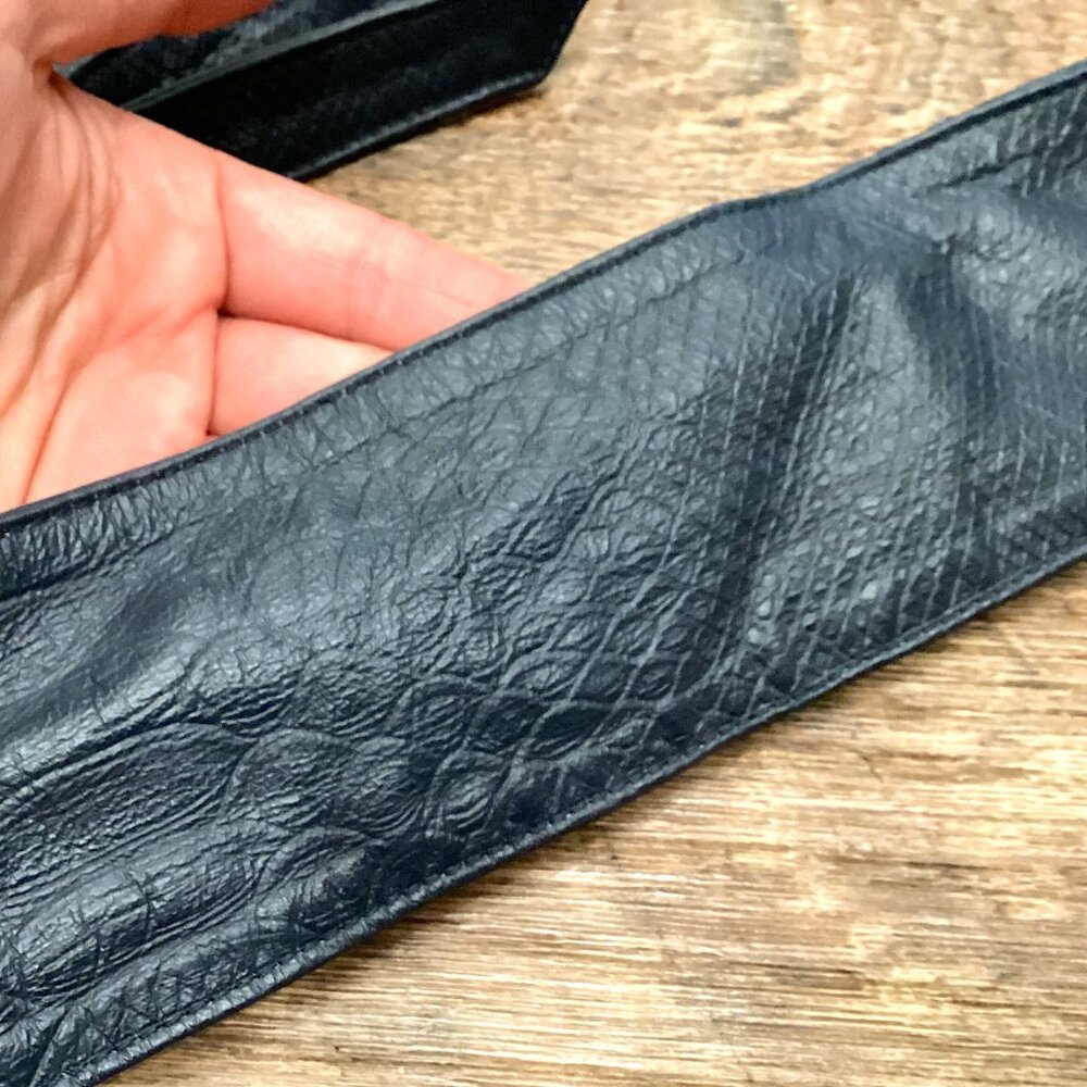 Navy Blue Obi, Leather Wrap Belt, Wide Versatile GILI Textured - Picture 4 of 6